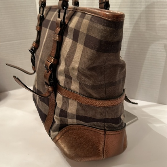 Burberry Medium Check Tote Bag - Picture 3 of 12